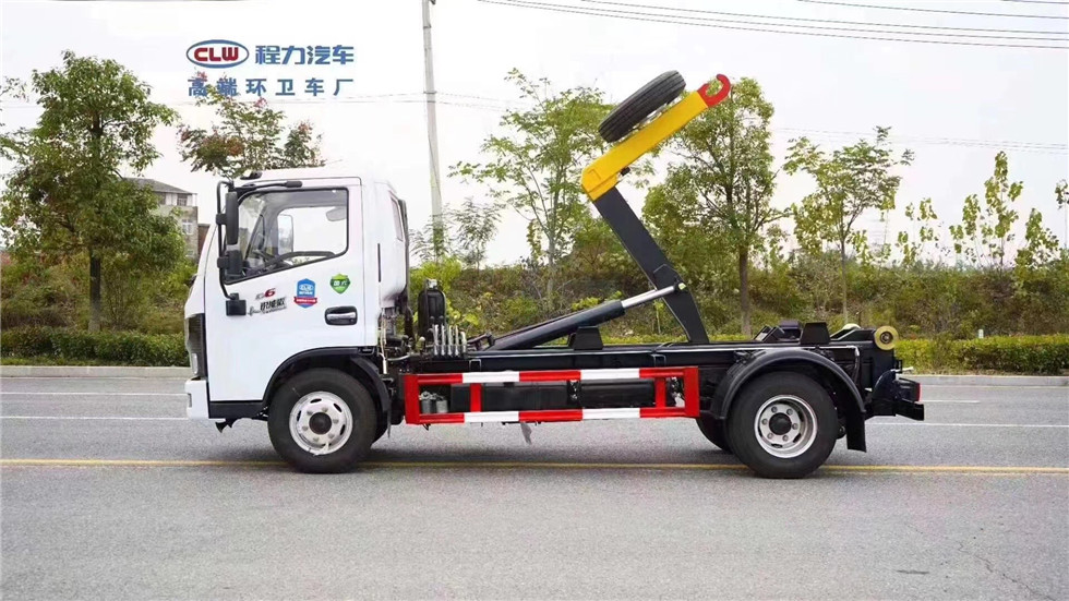 （5方）东风小多利卡钩臂垃圾车