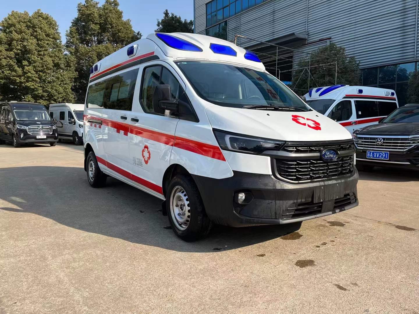 江铃福特新全顺V362监护型救护车