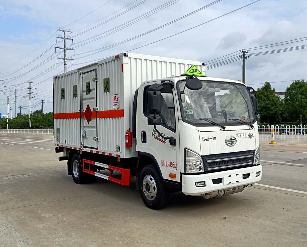 解放虎VN 4米1易燃气体厢式运输车