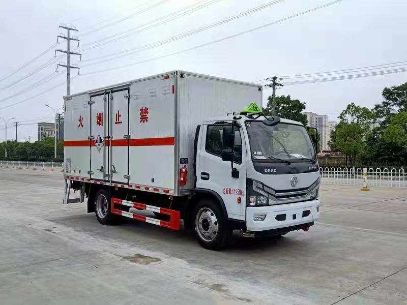 东风福瑞卡5米2杂项危险物品厢式运输车