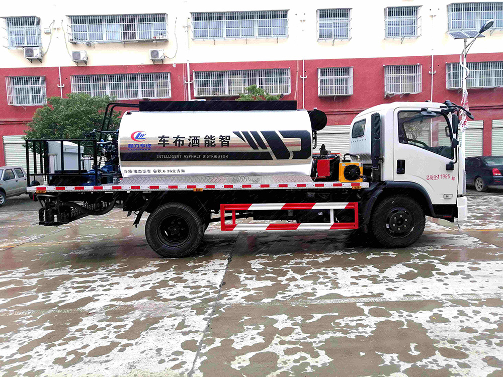 东风7方沥青洒布车