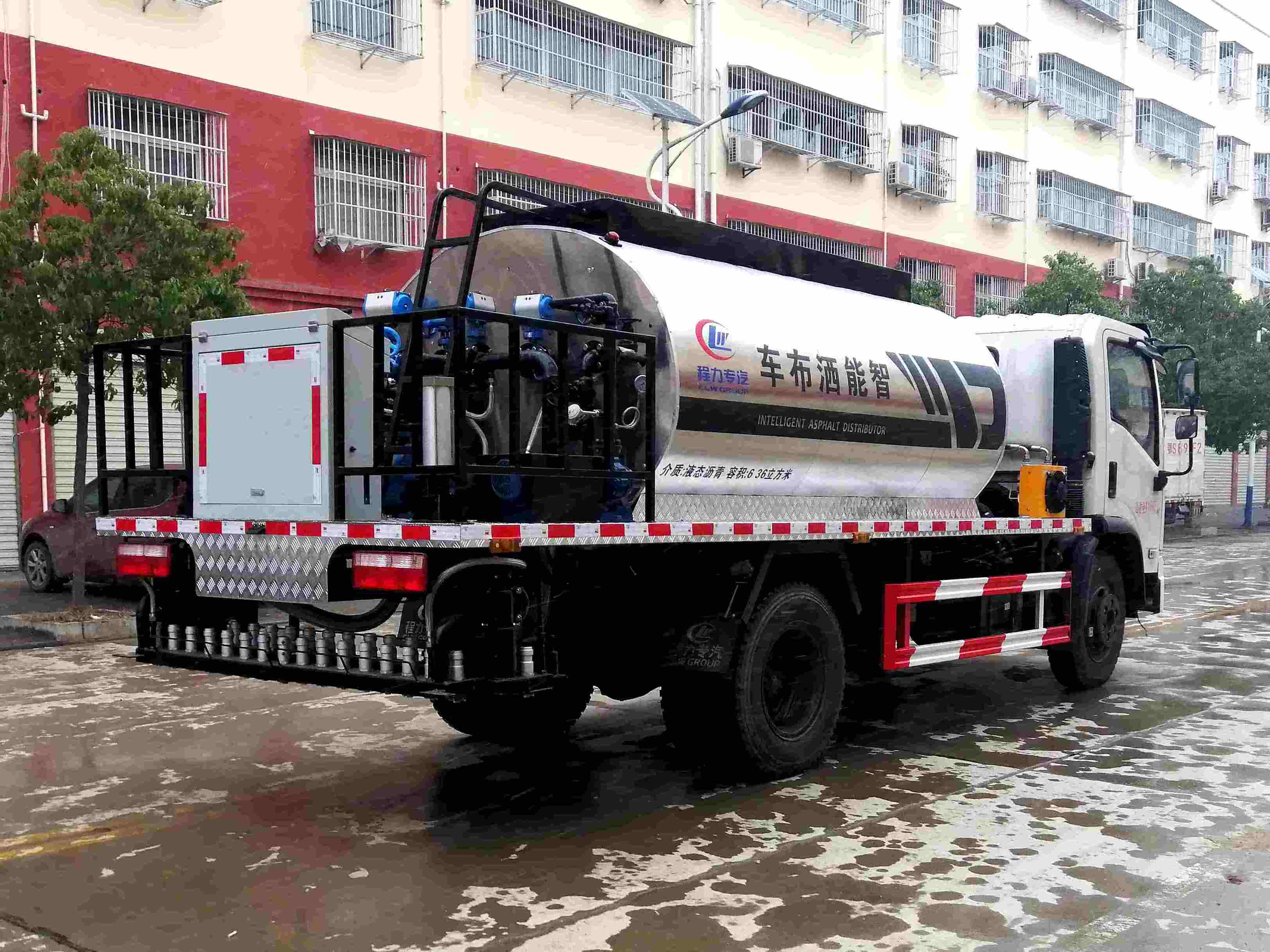东风7方沥青洒布车
