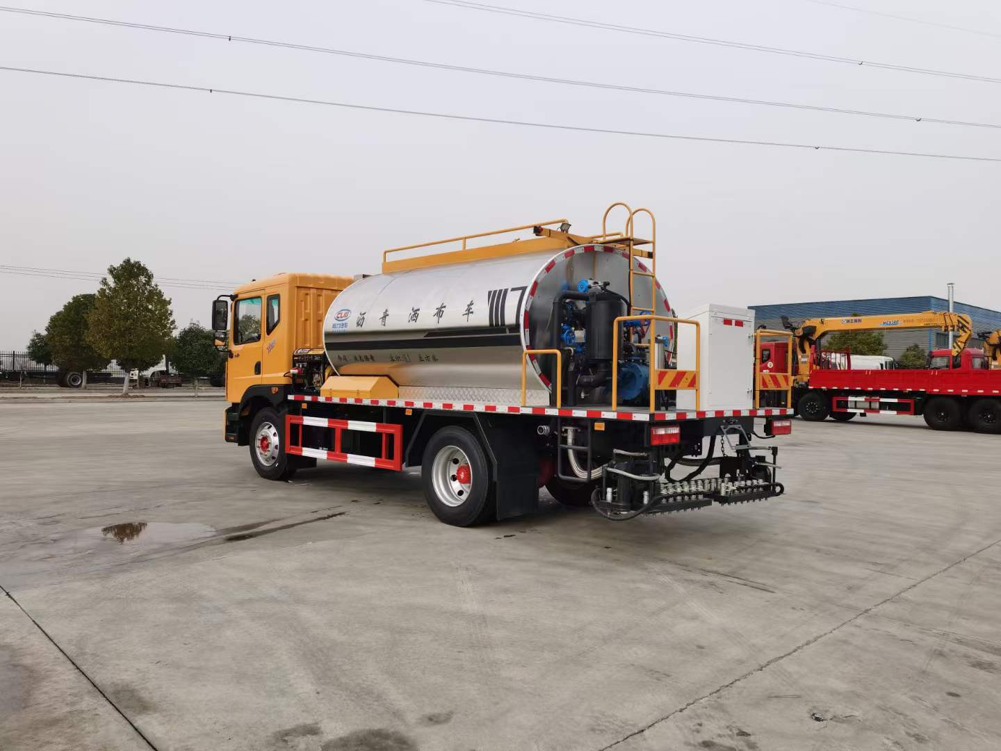 黄牌 东风D9沥青洒布车