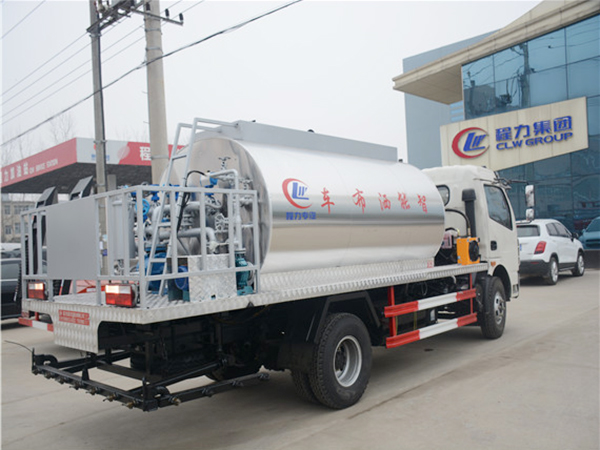 6立方乳化沥青专用款洒布车