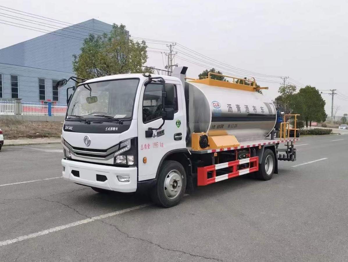 黄牌 东风D7沥青洒布车