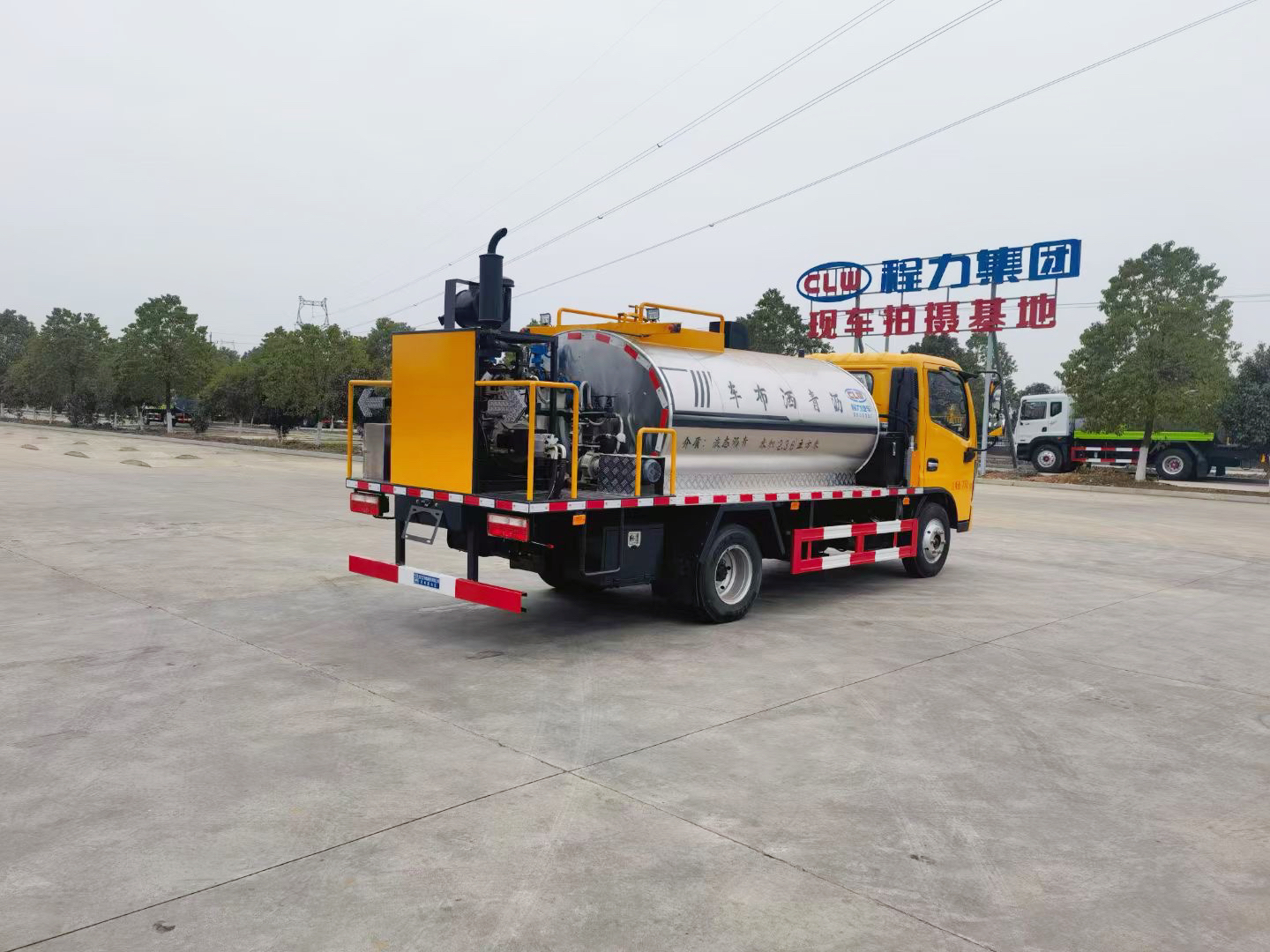 东风D6多利卡沥青洒布车