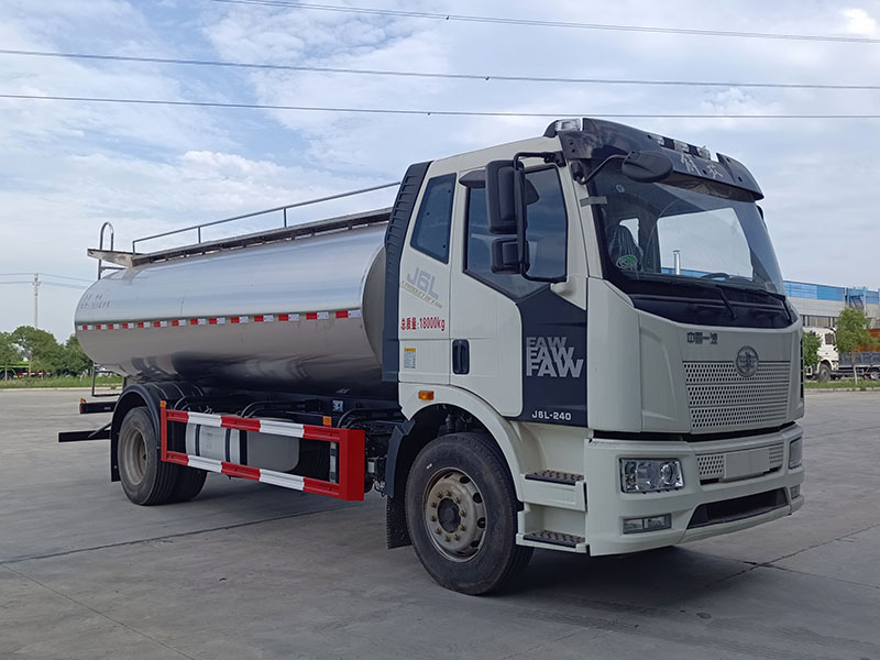 解放10方鲜奶运输车