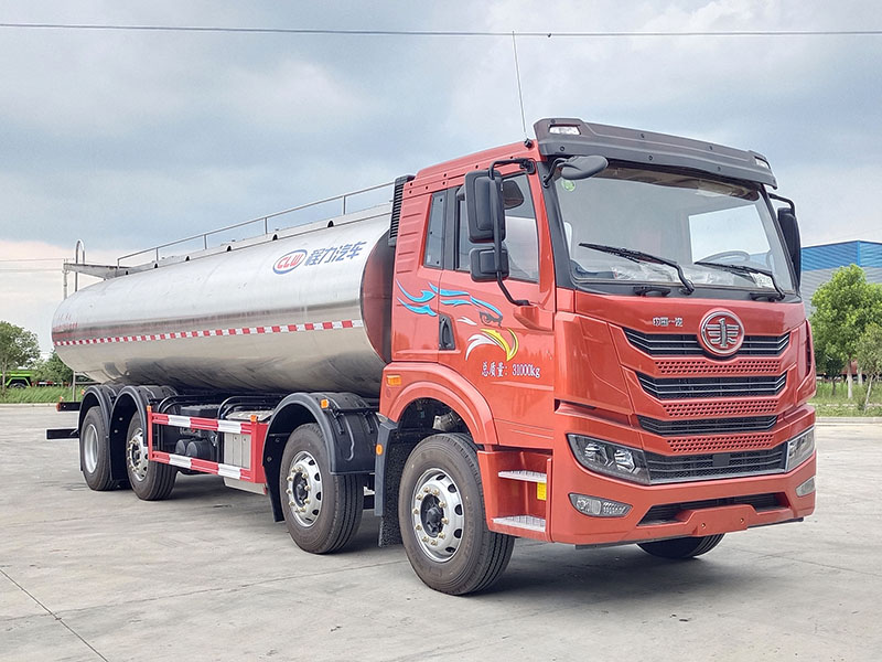 解放18方鲜奶运输车
