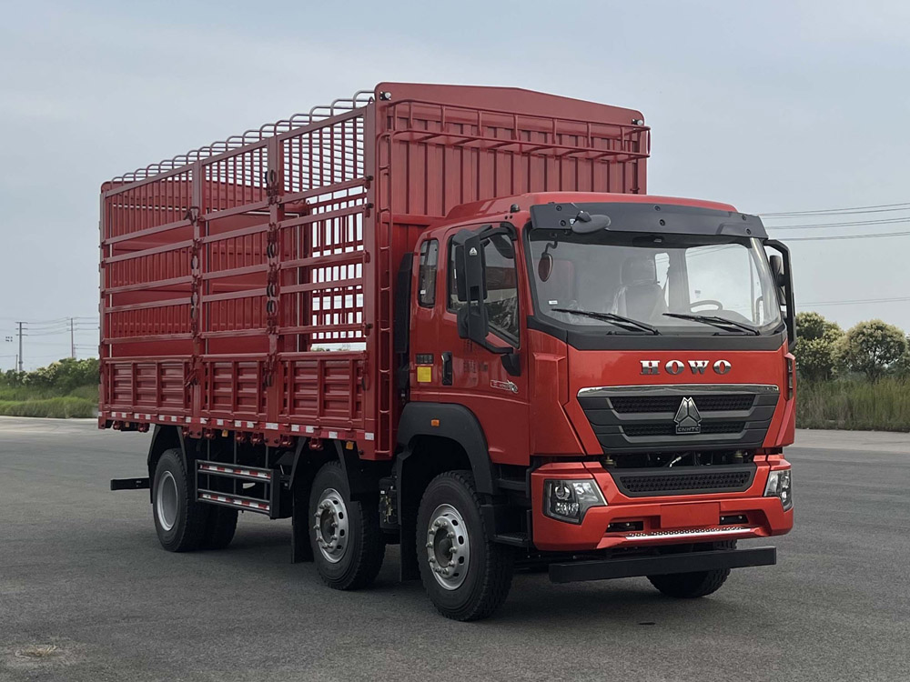 豪沃牌仓栅式运输车