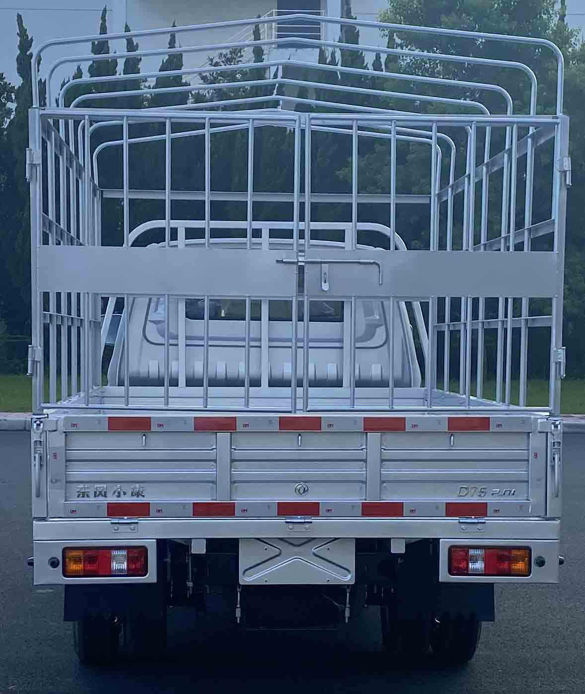 东风牌仓栅式运输车