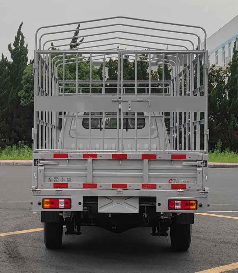 东风牌仓栅式运输车