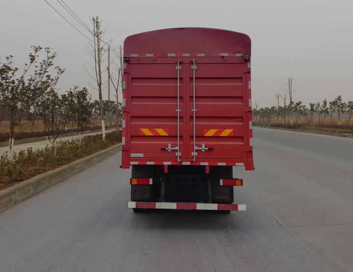 东风牌仓栅式运输车