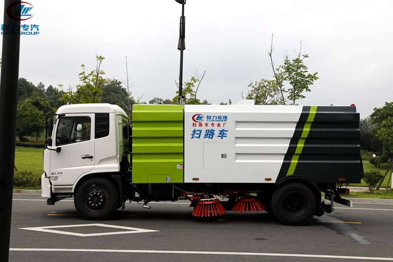 天锦高配扫路车