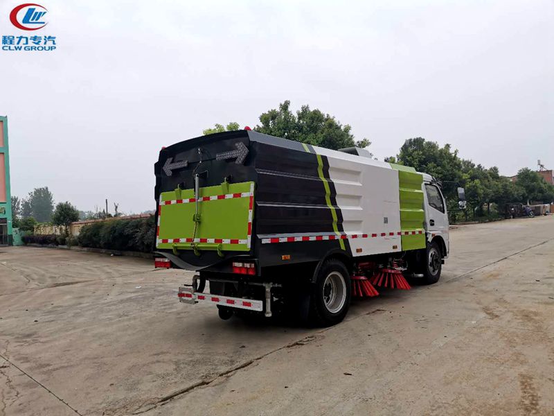 国六大多利卡扫路车